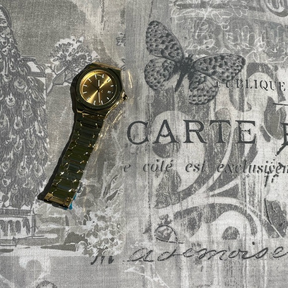 Gold Watch - Picture 7 of 9